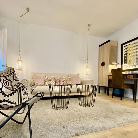 Charming La Casa De La Castellana Lägenhet Madrid Exteriör bild